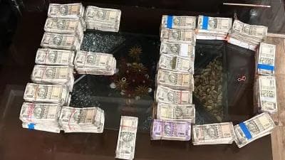 ED caught Cyber fraud Ashish kakkad- मिले 5 करोड़ के गोल्ड और 75 लाख कैश's image